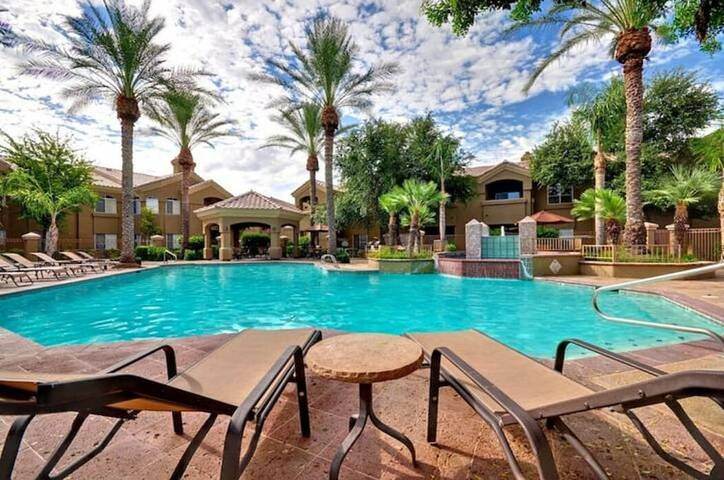 Vacation rental for 2 people, with hot tub and terrace as well as pool, with pets in Phoenix