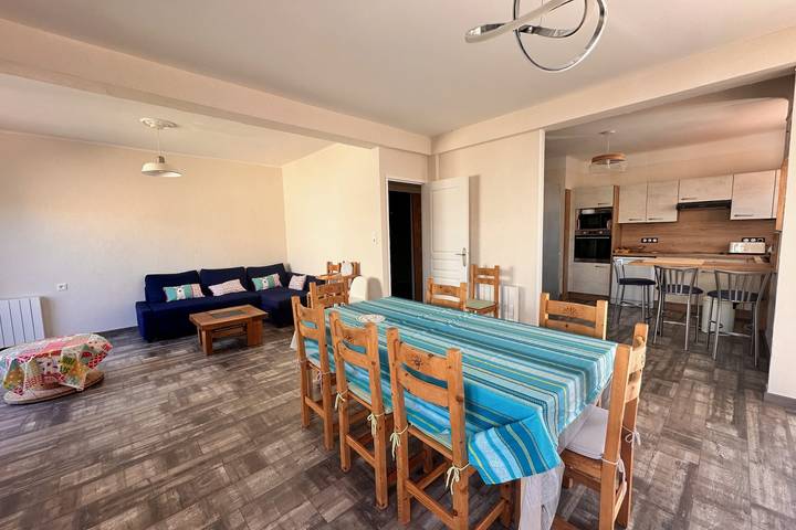 Appartement entier, Coeur de Camargue : terrasse et plage à pied au centre in Le Grau-du-Roi, Côte d'Améthyste