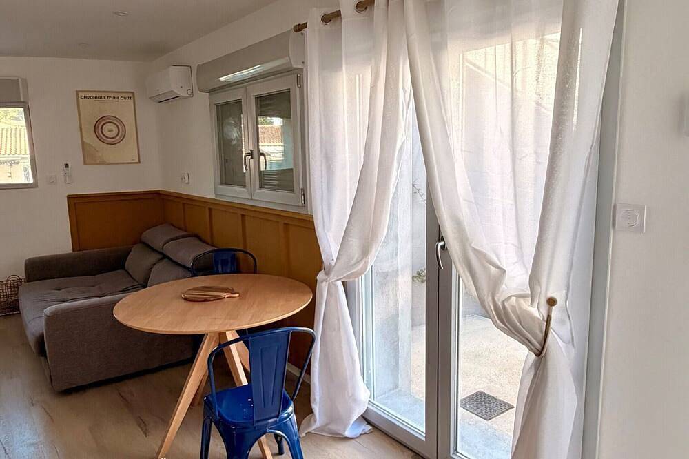 Entire apartment, Studio-Suite-Ensuite with Shower in Saint-Paul-Trois-Châteaux, Nyons region