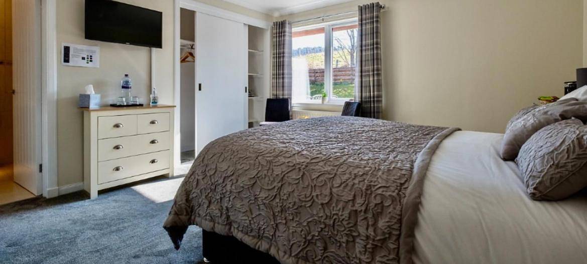 Entire holiday apartment, Large Double Room in Strathpeffer, Highlands