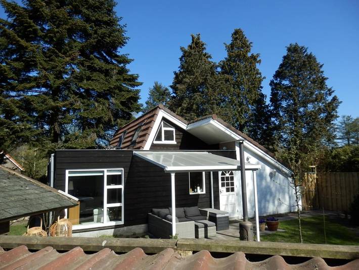 Ferienhaus für 6 Personen, mit Terrasse und Whirlpool sowie Garten und Pool