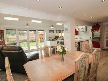 Cottage for 8 People in Christchurch, Dorset, Photo 4