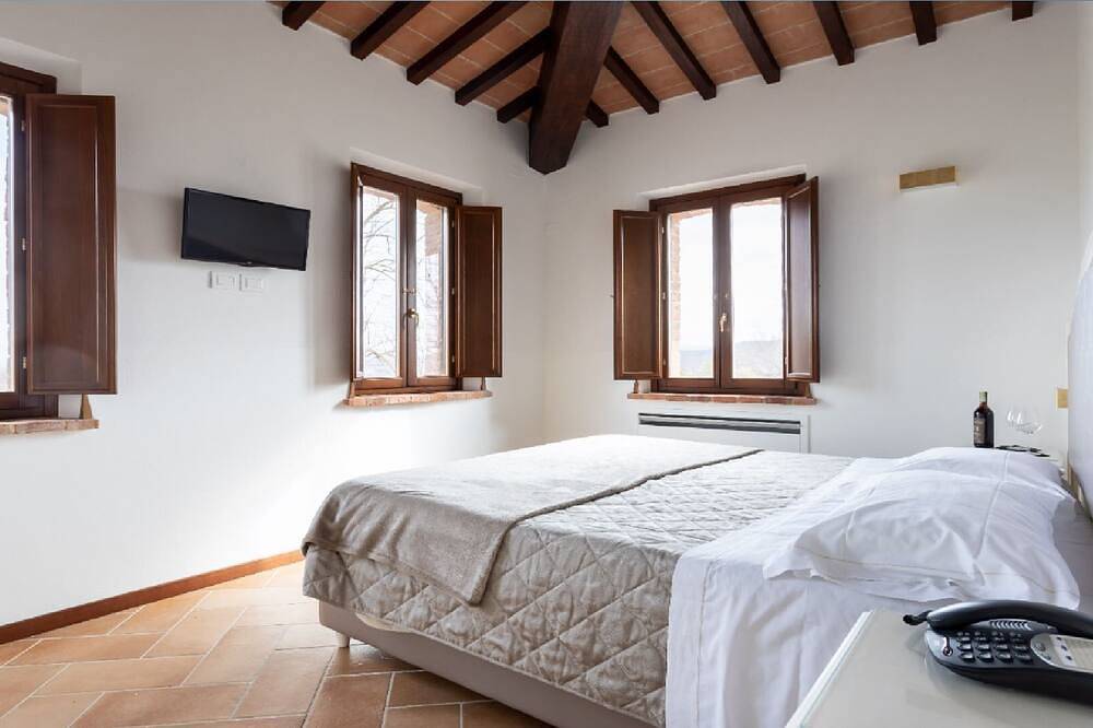 Private Villa with swimming Pool and Garden exclusive use in Chiusi, Chianti