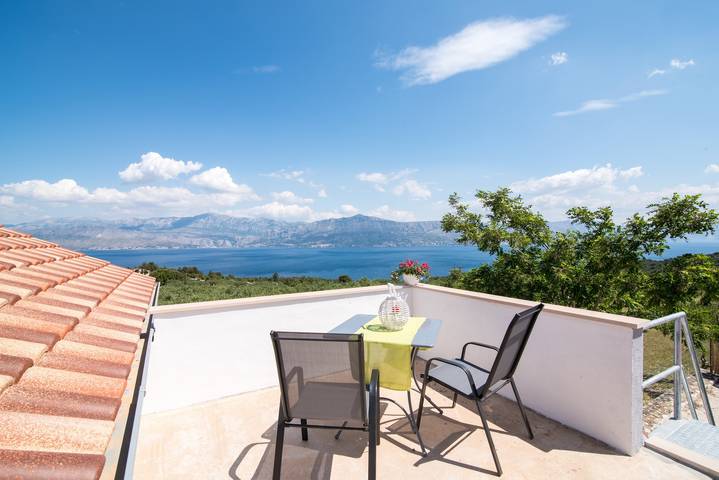 Hus för 4 Personer, med balkong/terrass och pool i Brac