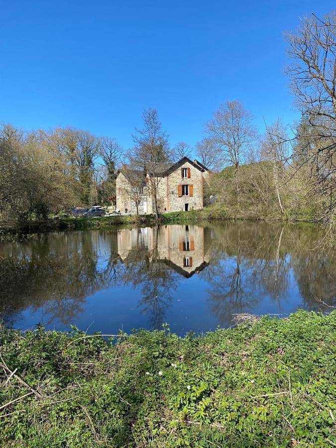 Maison de vacances pour 11 personnes, avec vue sur le lac ainsi que vue et jardin dans la Creuse