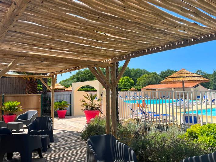 Camping pour 4 personnes, avec terrasse et piscine, animaux acceptés à Dolus-d'Oléron - 2