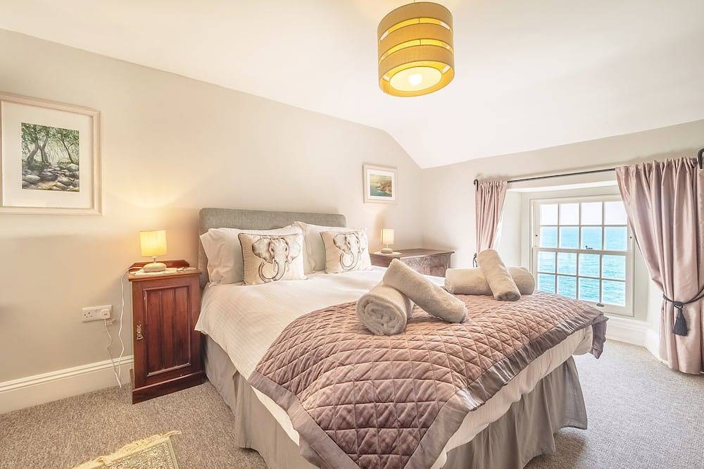 Eine komplett renovierte Unterkunft, nur einen kurzen Spaziergang vom schönen Strand von Coverack entfernt. in Coverack, Cornwall