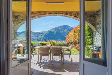 Cottage pour 8 personnes, avec vue sur le lac ainsi que piscine et balcon dans Tremezzo