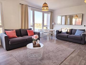 Appartement de vacances pour 6 personnes, avec jardin ainsi que vue sur le lac et vue dans Parc Spirou Provence