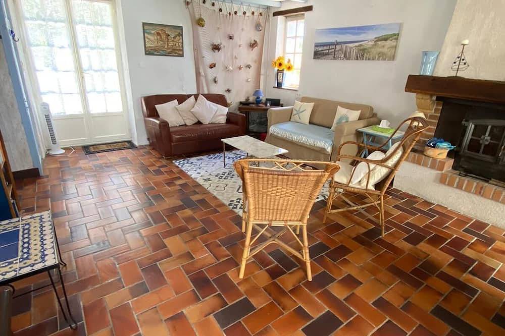 Cottage avec piscine privée dans un cadre de vignoble rural à proximité des plages de l'Atlantique in Barzan, Région de Saintes