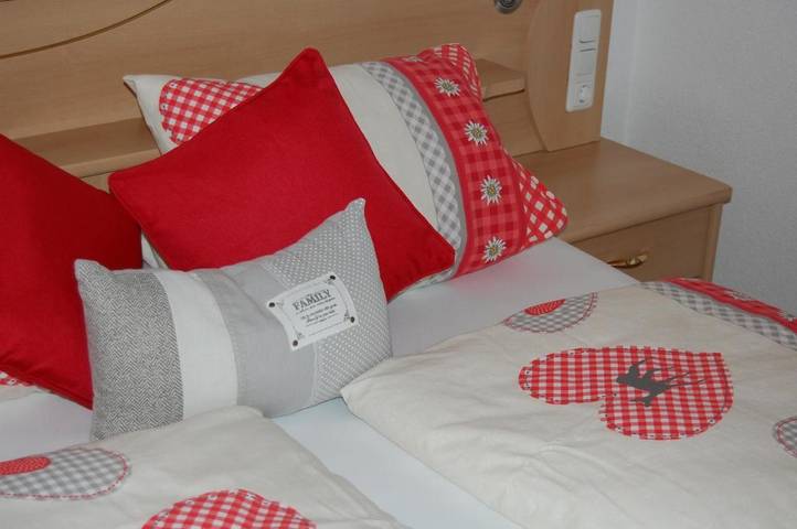 Ferienwohnung für 8 Personen, mit Balkon und Terrasse sowie Garten und Ausblick