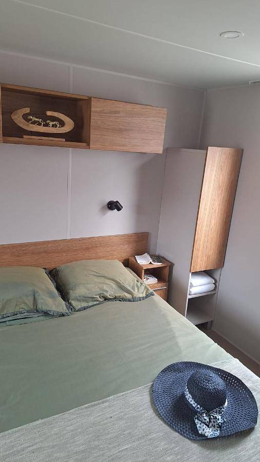 Camping pour 6 personnes, avec terrasse et jacuzzi à Parentis-en-Born - 2