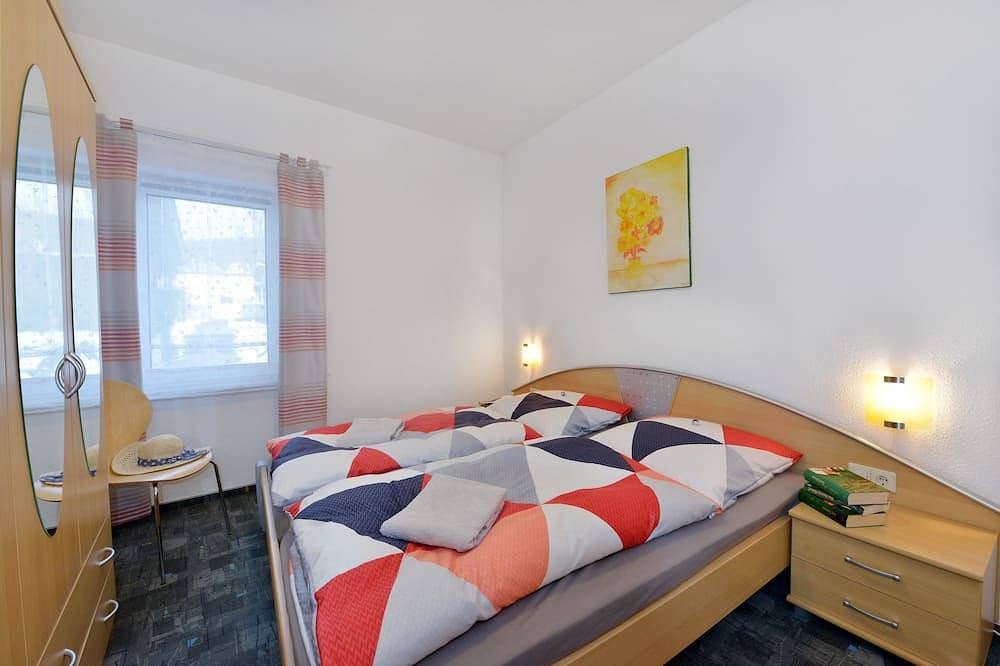 Entire apartment, Spacious stylish apartment in idyllic port town on the Baltic in Sassnitz, Jasmund National Park
