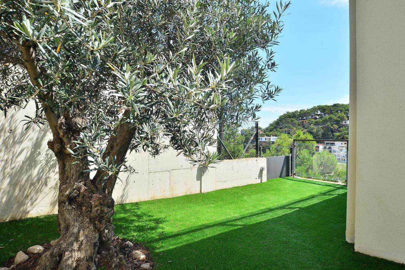 Entire apartment, Modern apartment near the beach with terrace and sea views in Sa Riera, Begur