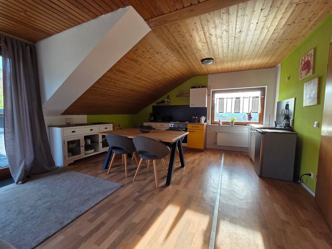 Ganze Wohnung, Ferienwohnung 'Riesling' mit gemeinsamer Terrasse und Wlan in Burg (Mosel), Bernkastel-Kues & Umgebung
