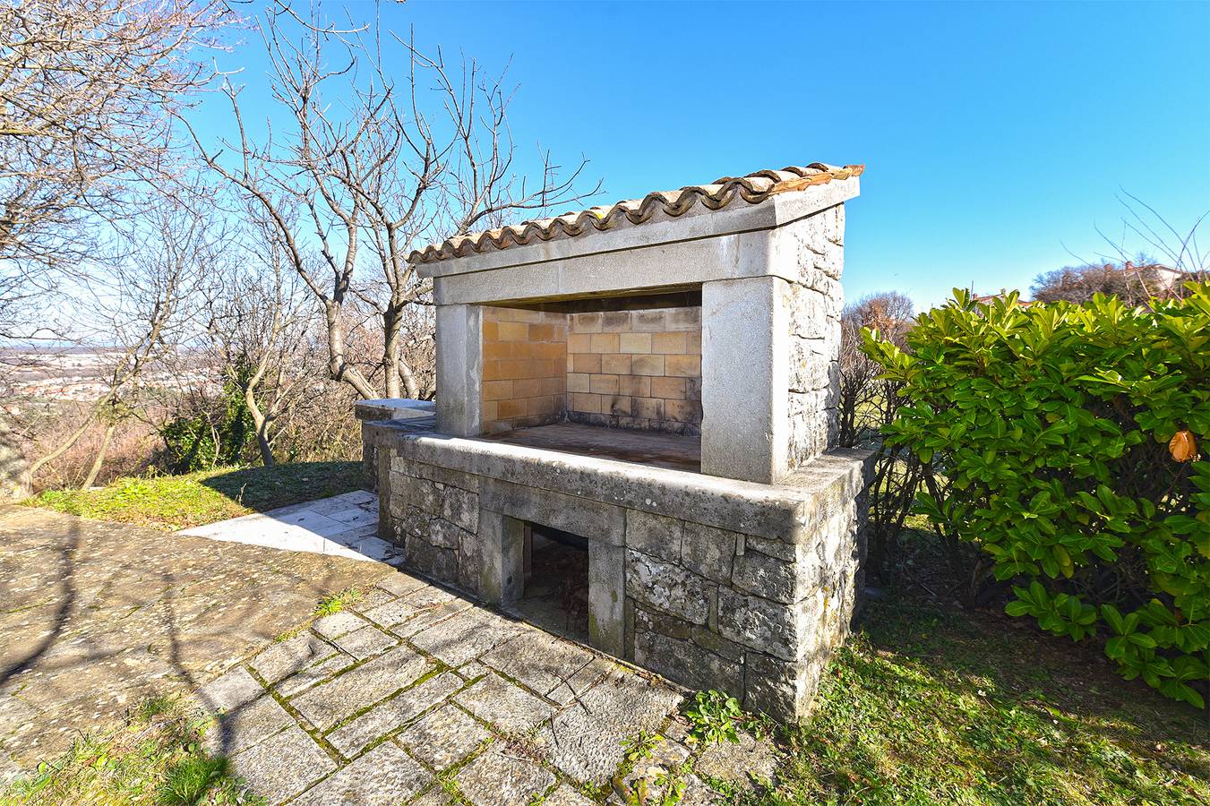 Appartement entier, Appartement de vacances pour 3 personnes avec terrasse in Presika, Côte Est de l'Istrie