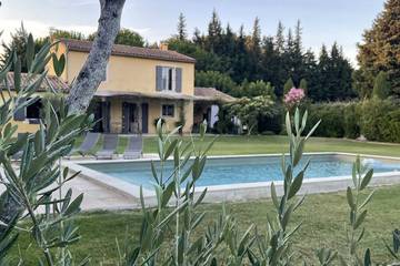 Location de vacances pour 6 personnes, avec terrasse et jardin à Cabannes