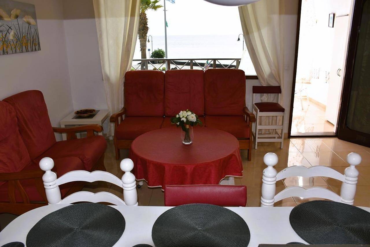 Appartement entier, Appartement de vacances "Casa Regla" avec vue sur la mer, terrasse et Wi-Fi. in Puerto del Carmen, Tías
