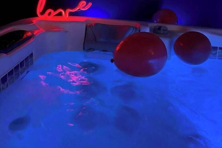 Gîte pour 3 personnes, avec jardin ainsi que jacuzzi et terrasse à Lorris