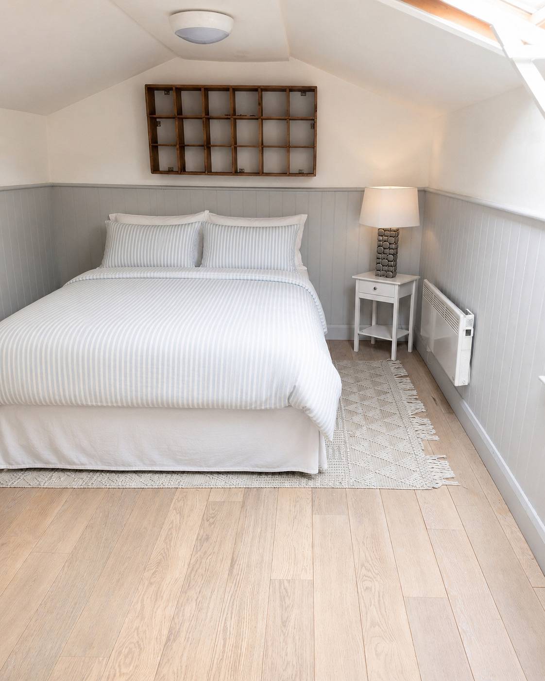 Entire studio, Waterside studio on River Thames in Richmond upon Thames, London