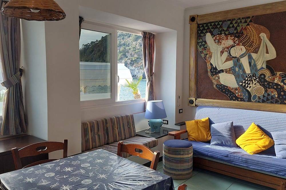 Die Meridiana-Wohnung Am Meer Mit Privatem Strand Sdraio Und Regenschirm in Ischia