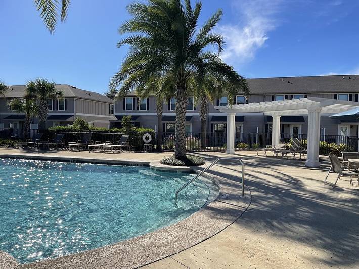 Vacation rental for 7 people, with yard and pool in Pensacola