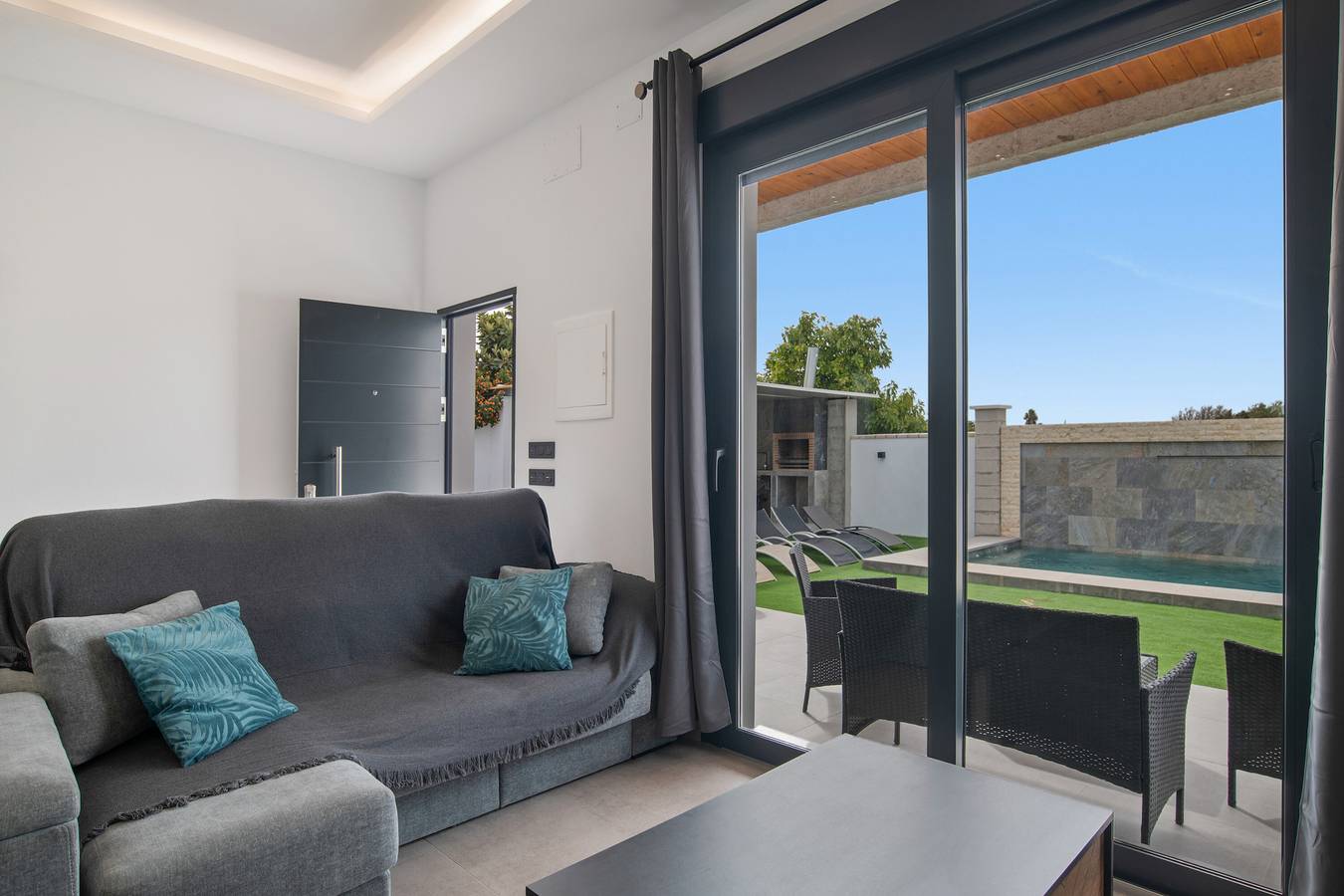 Guest House 'Jazmin' with Private Pool, Wi-Fi and Air Conditioning in Conil de la Frontera, Costa de la Luz