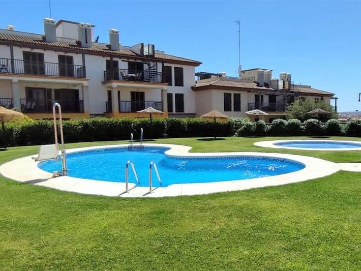 Casa de férias para 5 pessoas, com terraço e piscina e ainda varanda/terraço, adaptado a crianças em Urbanizacion Costa Esuri