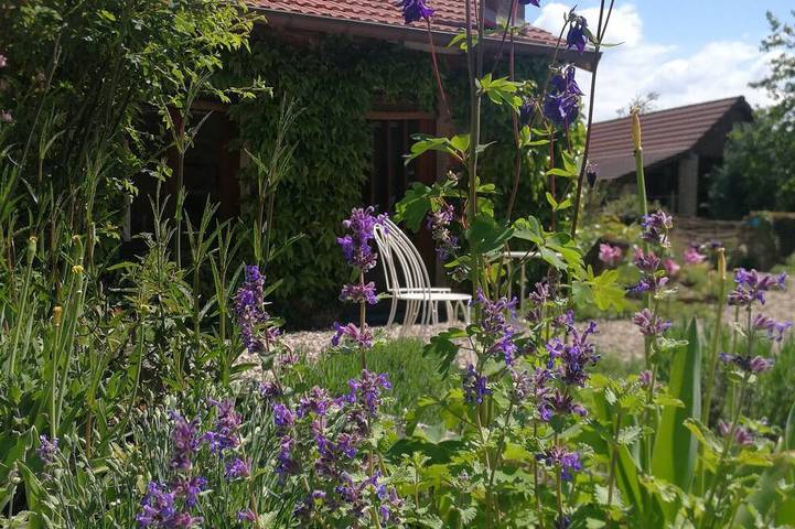 Chambre d’hôte pour 3 personnes, avec piscine ainsi que jardin et jacuzzi en Bourgogne
