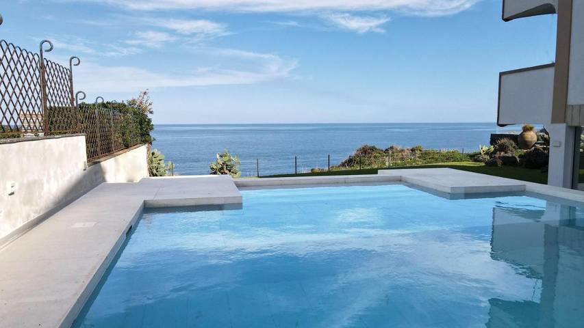 Casa vacanza per 4 persone, con giardino e piscina nonché panorama in Acireale