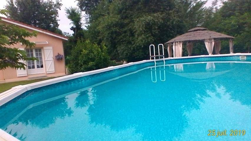 Maison d’hôte pour 2 personnes, avec Terrasse et Jardin ainsi que Piscine et Vue