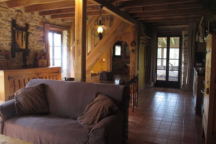Gîte Dordogne / Limousin. Peut accueillir jusqu'à 4 personnes. Situé dans une belle campagne. in Château-Chervix, Région de Limoges