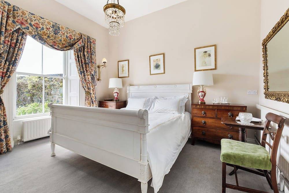 Historic Galway City House, Space and Privacy, Sleeps up to 6. Central Location. in Galway, County Galway