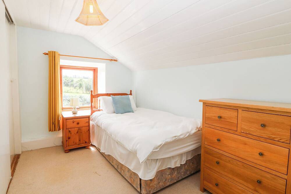 Rhianfa, pet friendly, country holiday cottage in Aberdaron in Aberdaron, Gwynedd