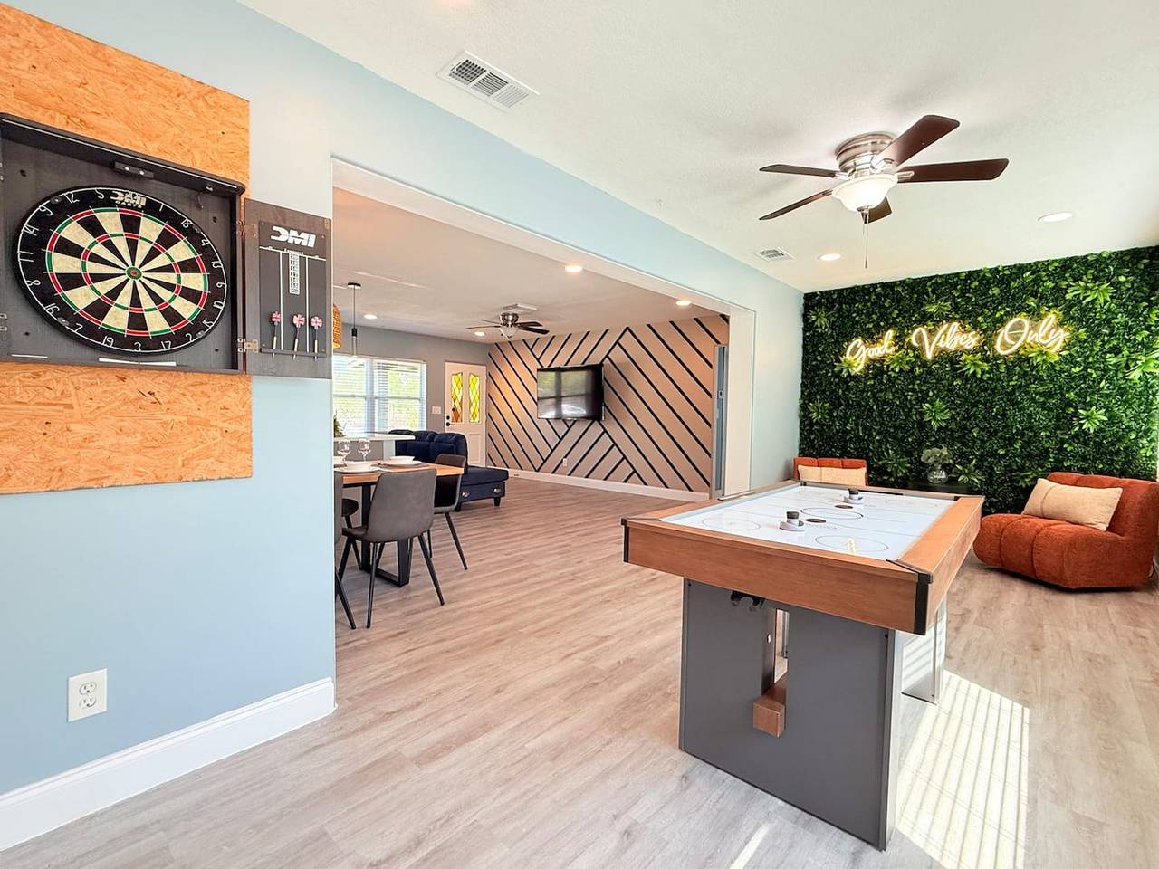 Spacious Modern, King bed, Game room & more in Orange County (FL)
