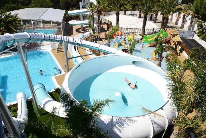 Club vacances pour 6 personnes, avec jacuzzi et jardin ainsi que bassin pour enfant et piscine sur la Côte d'Azur - 3