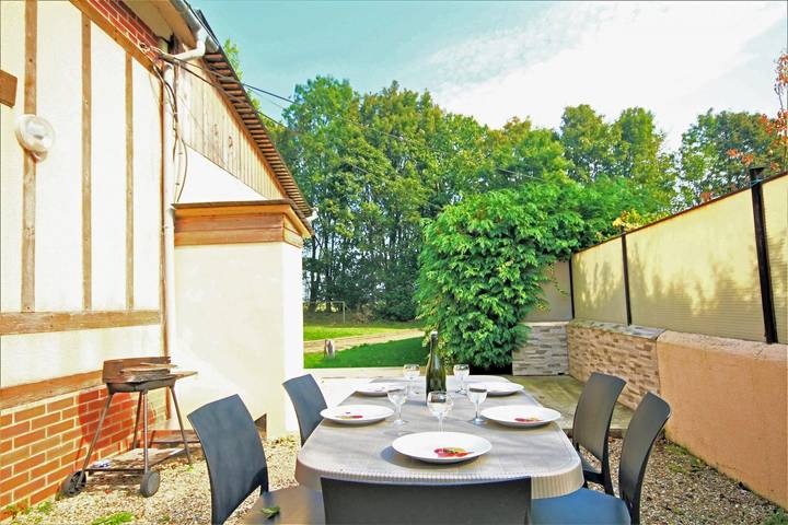Gîte pour 5 personnes, avec Terrasse ainsi que Jardin et Vue à Saint-Sauveur-d'Émalleville