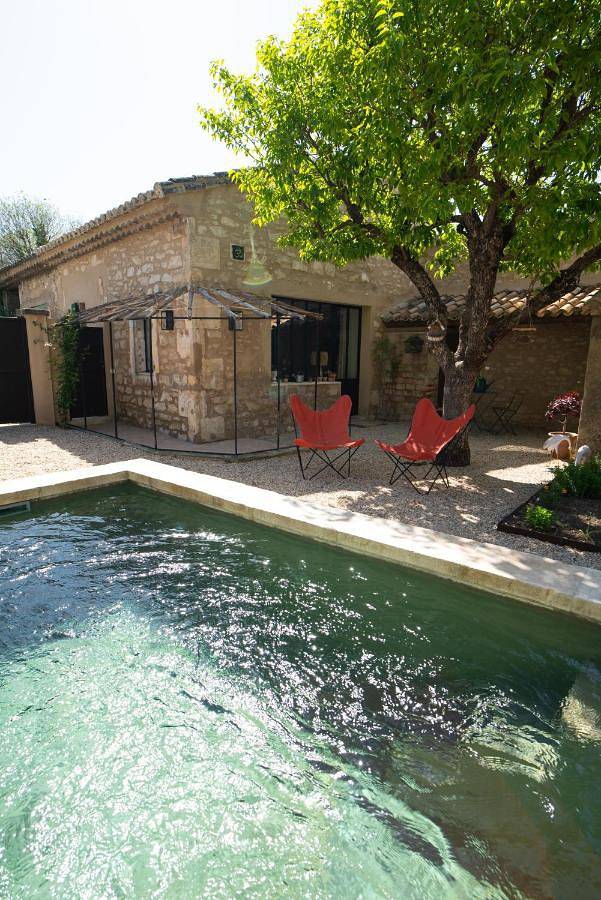 Gîte pour 2 personnes, avec vue et piscine ainsi que jardin et terrasse à Saint-Rémy-de-Provence - 3