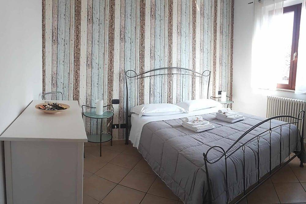 Entire apartment, The Conero - Two-room apartment with private parking space in Osimo, Ancona Province