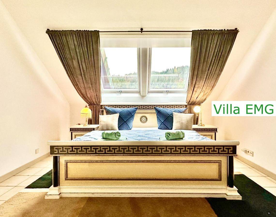 Ganze Wohnung, Luxus Ferienhaus Villa Gernsbach mit Sauna, Garten, Kamin bis 22 Personen in Gernsbach, Nordschwarzwald