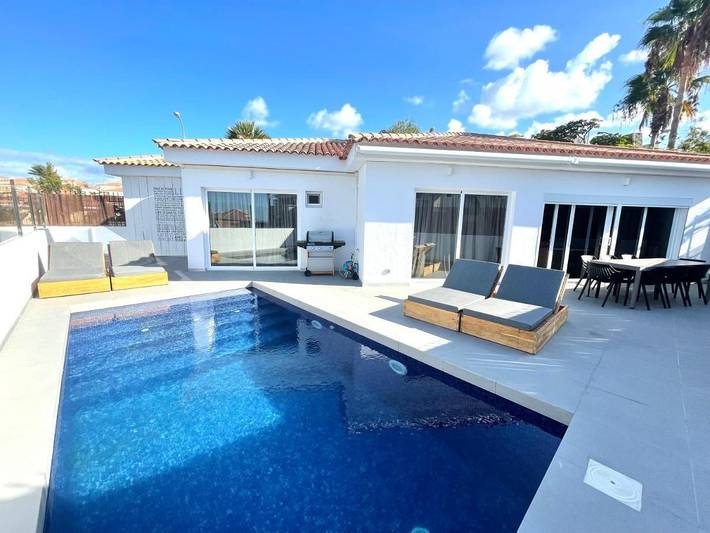 Chalet para 6 personas, con vistas además de piscina y jardín en Sueño Azul