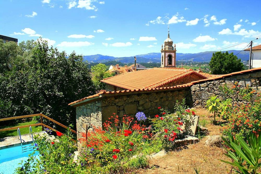 Casa da Rocha Casa de Estilo Rural Situada na Vila de Termas de Caldelas in Caldelas, Sequeiros e Paranhos, Braga District