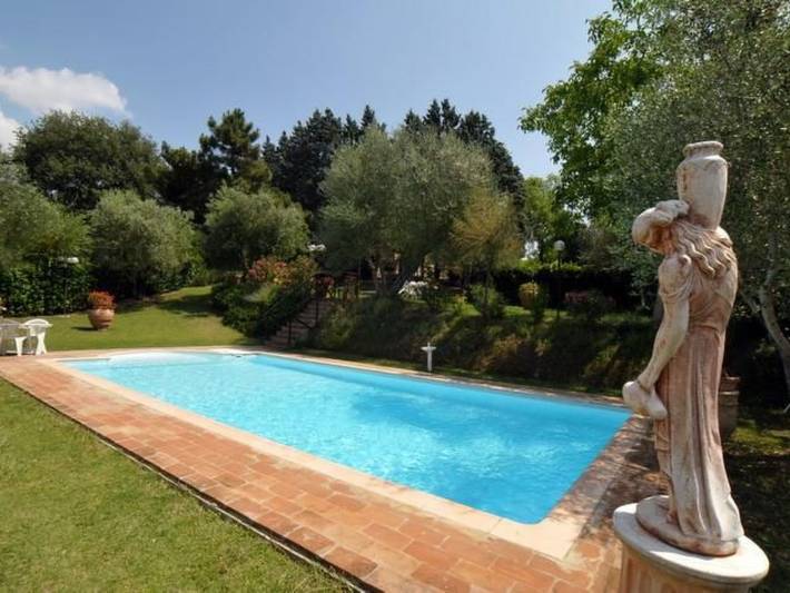 Agriturismo voor 10 personen, with balkon and tuin as well as zwembad in Cortona