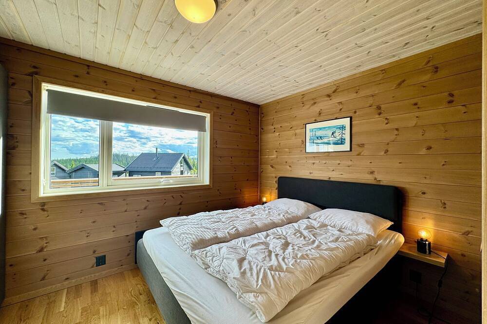 Cozy cabin on Sjusjølia by the trail network/sauna in Sjusjoen, Ringsaker