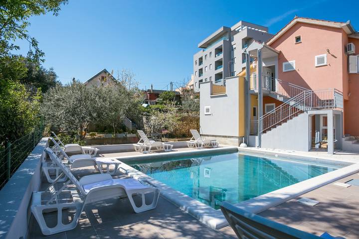 Ferielejlighed for 2 personer, med balkon/terrasse og pool i Split