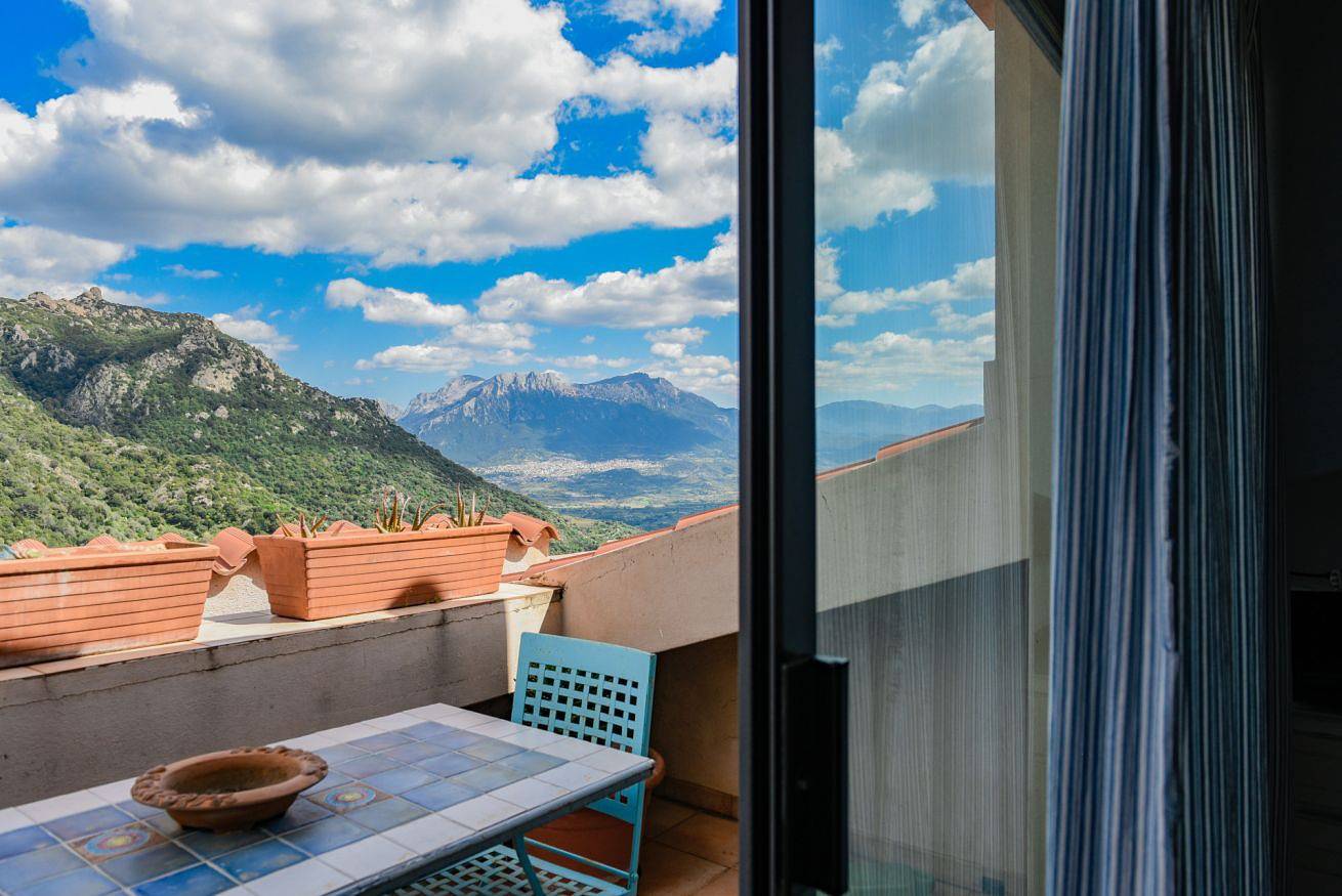 Apartamento entero, Casa Ortobene con vistas a las montañas in Nuoro, Barbagia