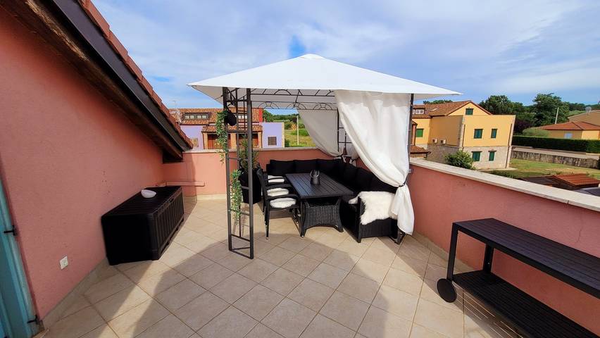 Ferienwohnung für 4 Personen, mit Balkon und Pool in Nova Vas - 2