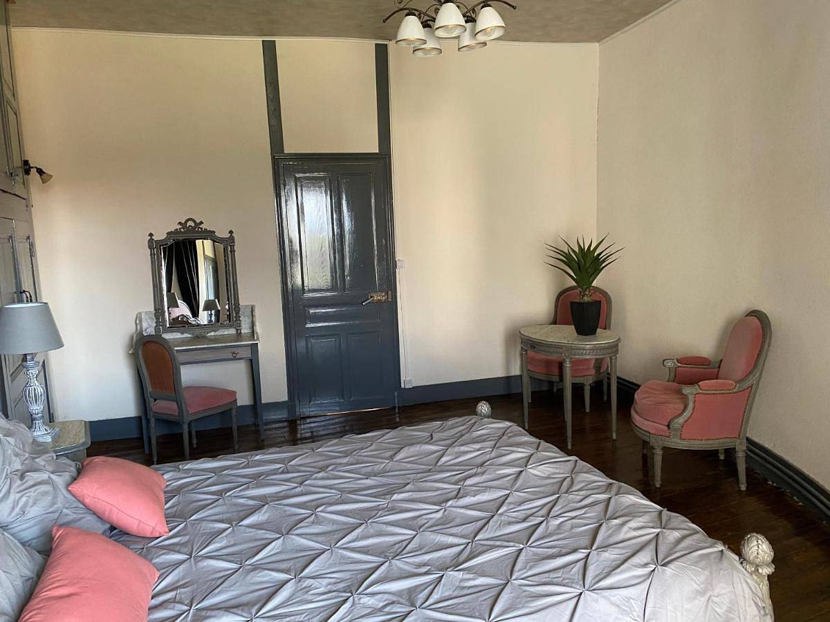 Appartement entier, Two-Bedroom Apartment in Le Cendre, Région de Clermont-Ferrand
