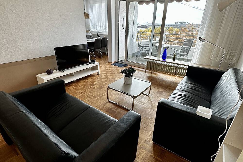 Ganze Wohnung, Ganz Oben in Oberkassel - Neues Bad Neue Küche! - gerne auch längerfristig! in Düsseldorf, Düsseldorf und Umgebung
