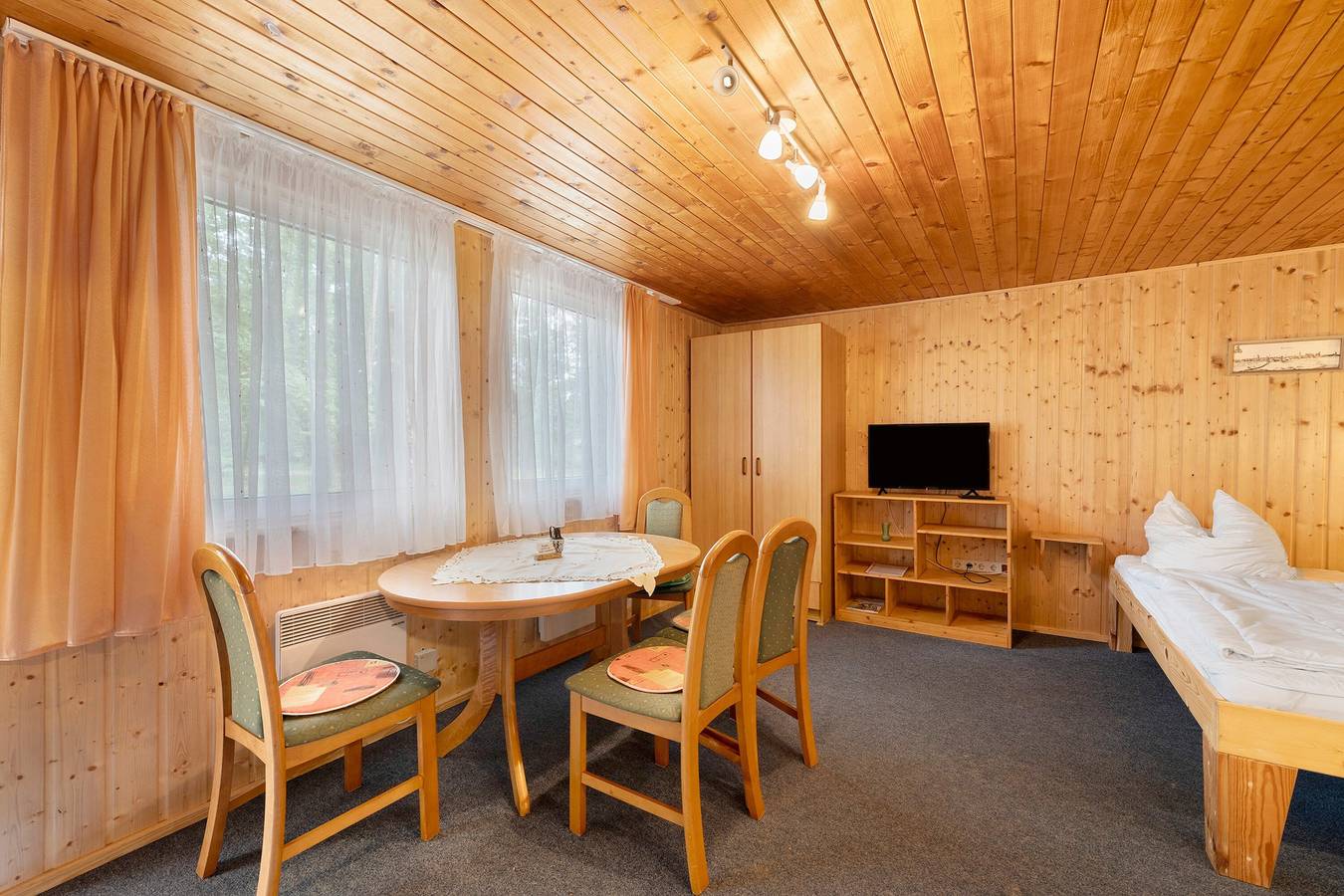 Bungalow '26 - Kimbucht' mit privater Terrasse und gemeinsamem Garten in Waldhufen, Oberlausitz-Niederschlesien